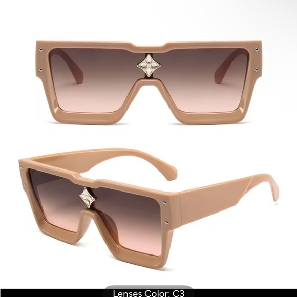Tan Oversized Square Sunglasses with Gradient Lenses
Unisex - Picture 1 of 1